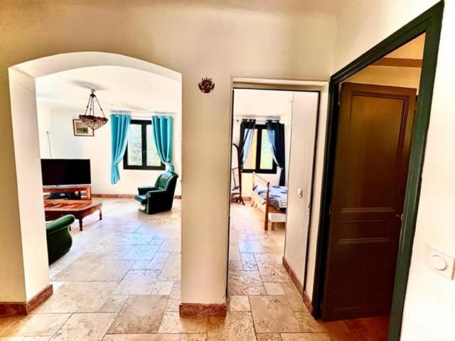 Grand Appartement En Face Du Village Moustiers-Sainte-Marie Exterior photo